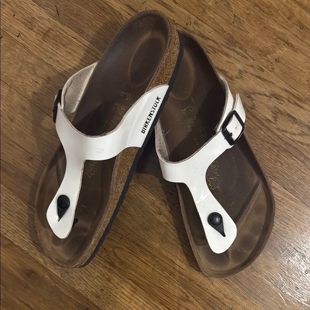 ☄️ 2 for $100 ☄️SALE! Birkenstock White and Brown Sandals with Textured Footbed